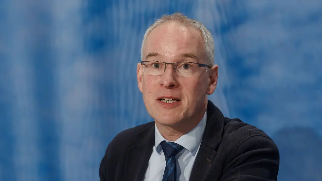 Landeswahlleiter-Christian-Boden-beantwortet-Fragen-rund-um-die-Landtagswahl-in-Mecklenburg-Vorpommern-am-20-September