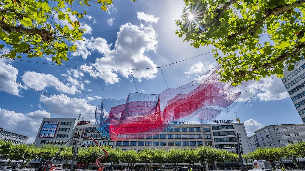 A-Sky-Full-of-Hope-Earthtime-1-78-Frankfurt-heisst-das-Werk-von-Kuenstlerin-Janet-Echelman