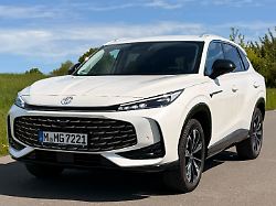 Schnapper ohne Reichweiten-Leine : Großer MG HS Hybrid+ im Test – fährt ruhig und weit