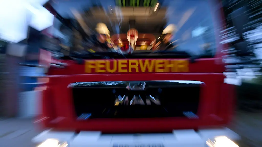 Mitten-in-der-Nacht-ist-ein-Feuer-in-einer-Wohnung-in-Elmshorn-ausgebrochen