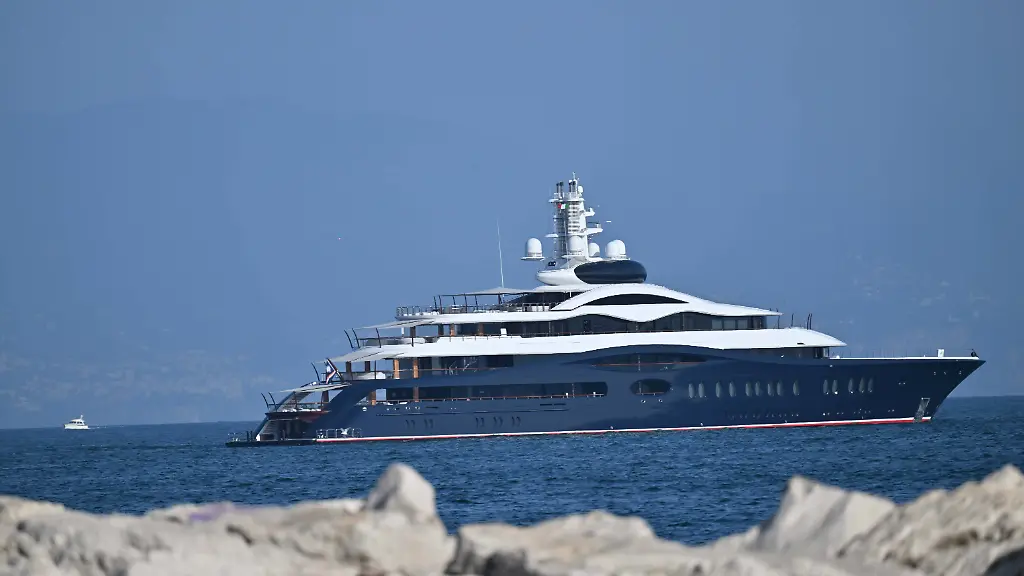 Naples-Naples-The-mega-yacht-Launchpard-of-Meta-and-Facebook-owner-Mark-Zuckerberg-a-118-meter-yacht-is-docked-at-the-Stabia-Main-Port-in-Castellammare-It-s-Launchpad-the-giga-yacht-of-Mark-Zuckerberg-founder-of-Meta