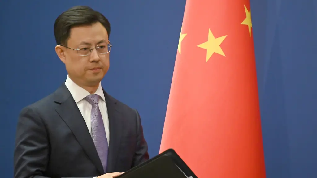 Guo-Jiakun-Sprecher-im-chinesischen-Aussenministerium-spricht-vor-Journalisten-Chinas-Aussenamt-aeusserte-sich-zu-juengsten-Entwicklungen-im-Iran-Krieg