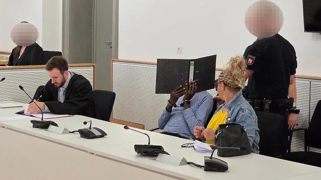 Der-angeklagte-Pfleger-kann-sich-nach-eigenen-Angaben-nicht-an-eine-Tat-erinnern