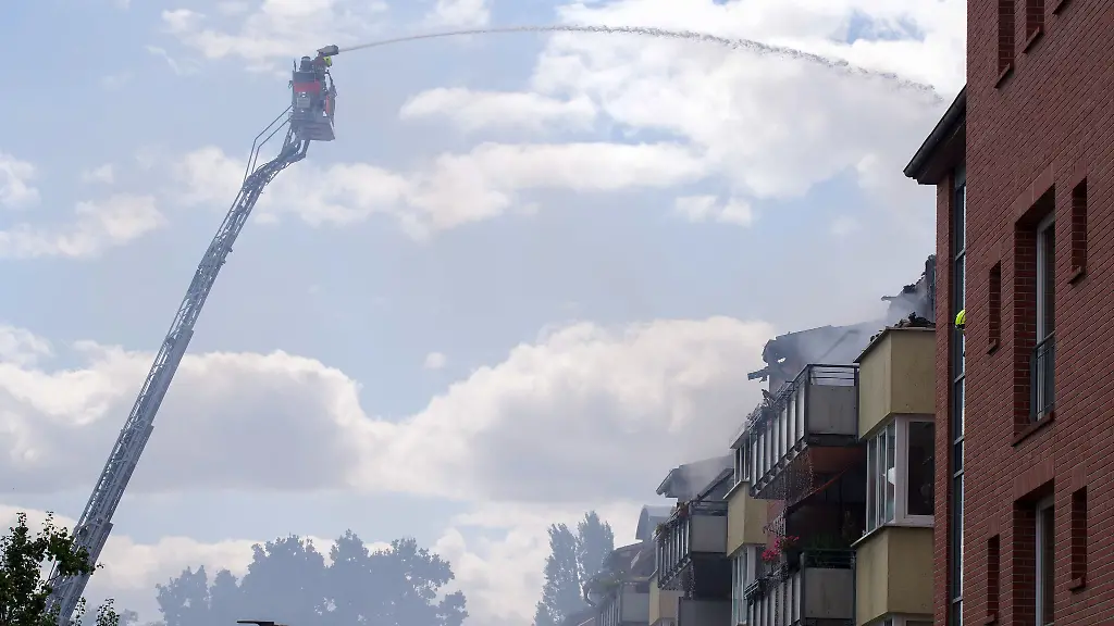 Bei-einem-Brand-in-einem-Berliner-Pflegeheim-sind-die-Bewohner-in-Sicherheit-gebracht-worden