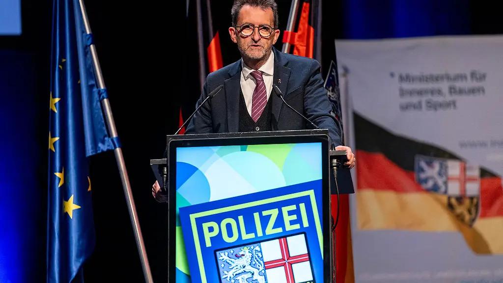 Der-saarlaendische-Innenminister-Reinhold-Jost-SPD-will-der-Polizei-mehr-Befugnisse-und-technische-Hilfsmittel-geben