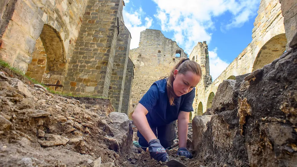 Archaeologische-Grabungen-in-der-Stiftskirche-Sankt-Marien