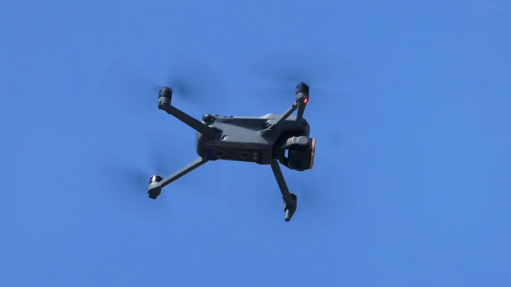 West-Hollywood-California-USA-7th-August-2026-Drone-filming-A-Man-living-inside-The-Last-House-Netflix-Billboard-promoting-film-starring-Greta-Lee-and-Wagner-Moura-on-Sunset-Blvd-on-August-7-2026-in-West-Hollywood-California-USA
