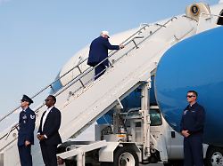 Ahnungslose Reporter in Gefahr?: Empörung über Trumps heimlichen Flugzeugwechsel