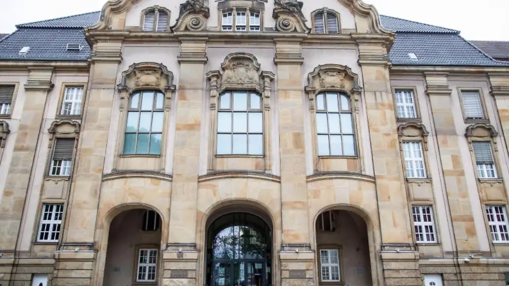 Aussenaufnahme-des-Landgerichts-Moenchengladbach