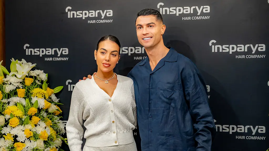 Cristiano-Ronaldo-and-Georgina-RodA-guez-pose-at-the-inauguration-of-his-15th-hair-clinic-in-Riyadh-in-September-2025-in-Riyadh-in-the-United-Arab-Emirates-Photo-by-Ammar-Alawami-Europa-Press-ABACAPRESS