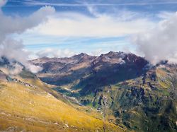 74-Jähriger stürzt in die Tiefe: Bergsteiger aus Nordrhein-Westfalen verunglückt in Tirol tödlich