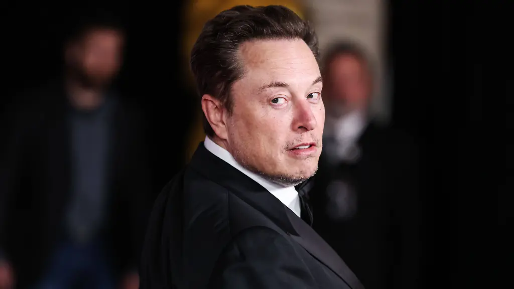 FILE-Elon-Musk-s-Tesla-Pay-Package-Valued-at-158-Billion-for-2025-FILE-Elon-Musk-s-Tesla-Pay-Package-Valued-at-158-Billion-for-2025-MIRACLE-MILE-LOS-ANGELES-CALIFORNIA-USA-APRIL-13-Chief-Executive-Officer-CEO-and-product-architect-of-Tesla-Inc-Founder-CEO-and-chief-engineer-of-SpaceX-Owner-Chief-Technology-Officer-CTO-and-executive-chairman-of-X-Corp-formerly-Twitter-Elon-Reeve-Musk-arrives-at-the-10th-Annual-Breakthrough-Prize-Ceremony-held-at-the-Academy-Museum-of-Motion-Pictures-on-April-13-2024-in-Miracle-Mile-Los-Angeles-California-United-States