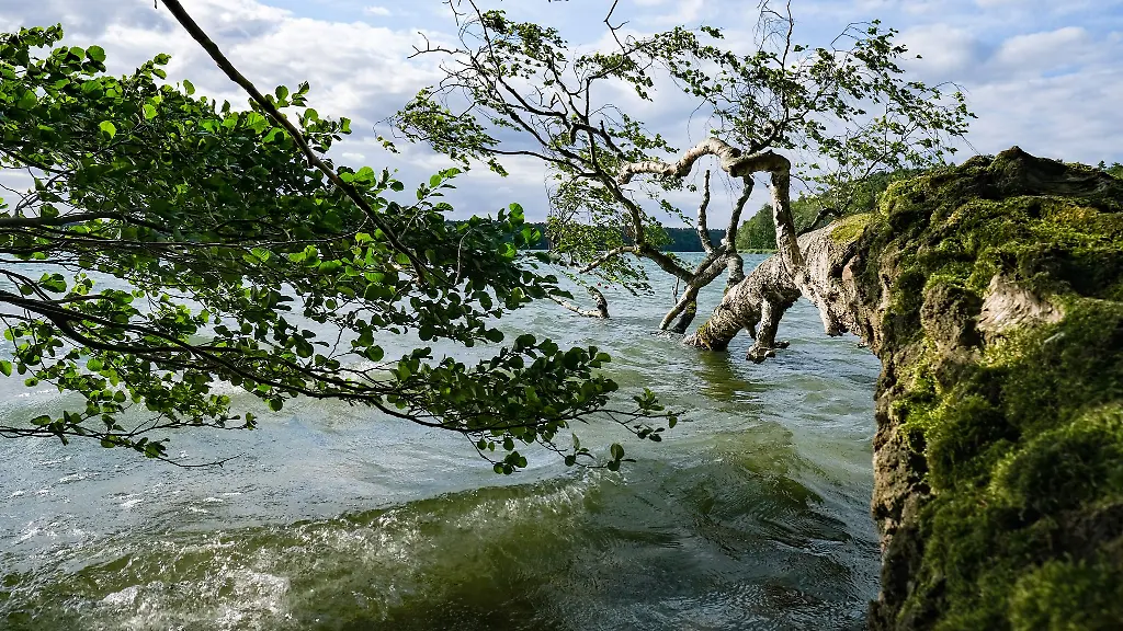 Der-Stechlinsee-ist-ein-beliebtes-Ausflugsziel