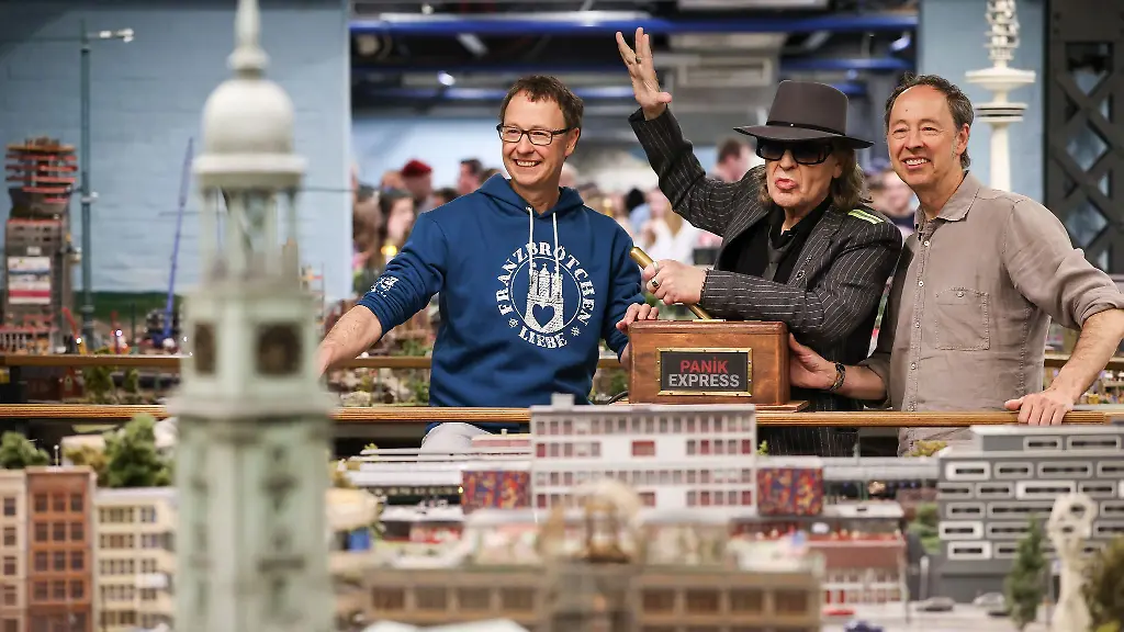 Einer-von-vielen-Promis-die-schon-im-Wunderland-waren-ist-Udo-Lindenberg