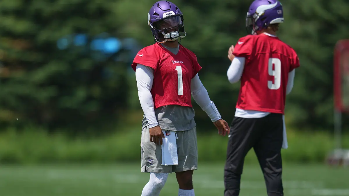 Minnesota-Vikings-quarterbacks-Kyler-Murray-1-and-J-J-McCarthy-9-stand-on-the-field-during-an-NFL-football-practice-Tuesday-June-9-2026-in-Eagan-Minn
