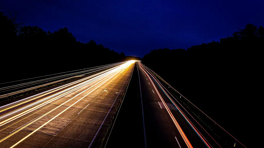 Die-Autobahn-war-ueber-Stunden-dicht