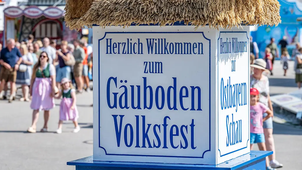 Bei-einem-Unfall-an-einem-Fahrgeschaeft-auf-dem-Gaeubodenvolksfest-sind-sechs-Menschen-leicht-verletzt-worden