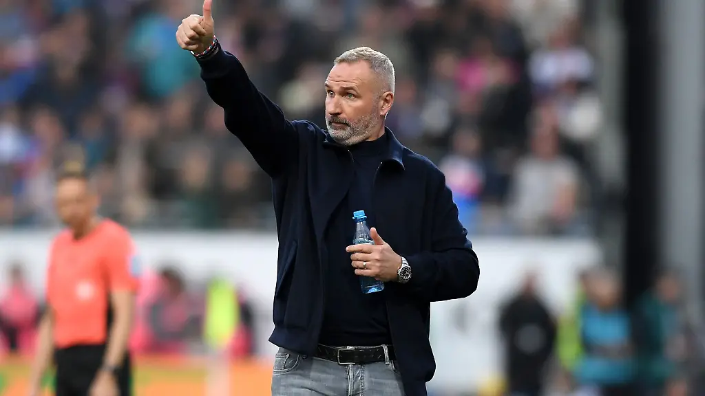 Kiels-Trainer-Tim-Walter-freut-sich-ueber-eine-weitere-Alternative-im-Kader