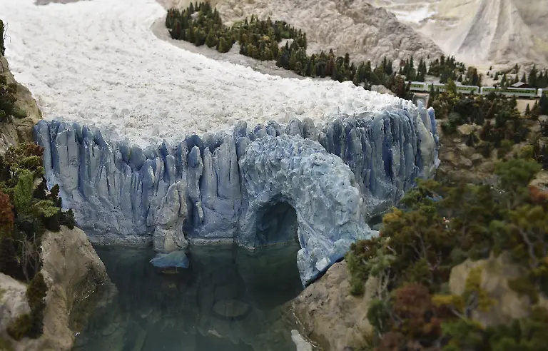 Gletscher-Perito-Moreno-im-Miniatur-Wunderland-Hamburg-Deutschland-Europa