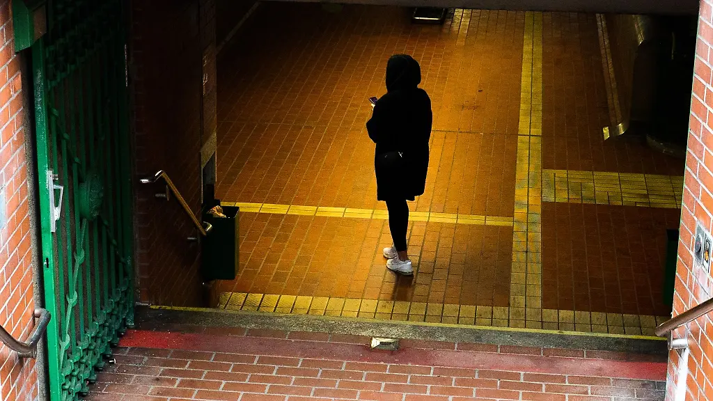Abends-allein-unterwegs-viele-Frauen-kennen-das-beklemmende-Gefuehl-in-dunklen-Ecken