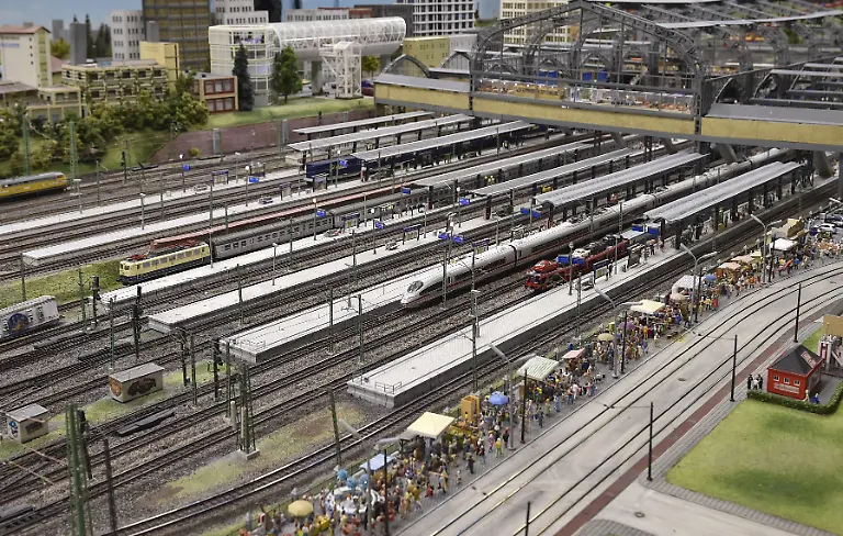 Hauptbahnhof-Hamburg-im-Miniatur-Wunderland-Hamburg-Deutschland-Europa