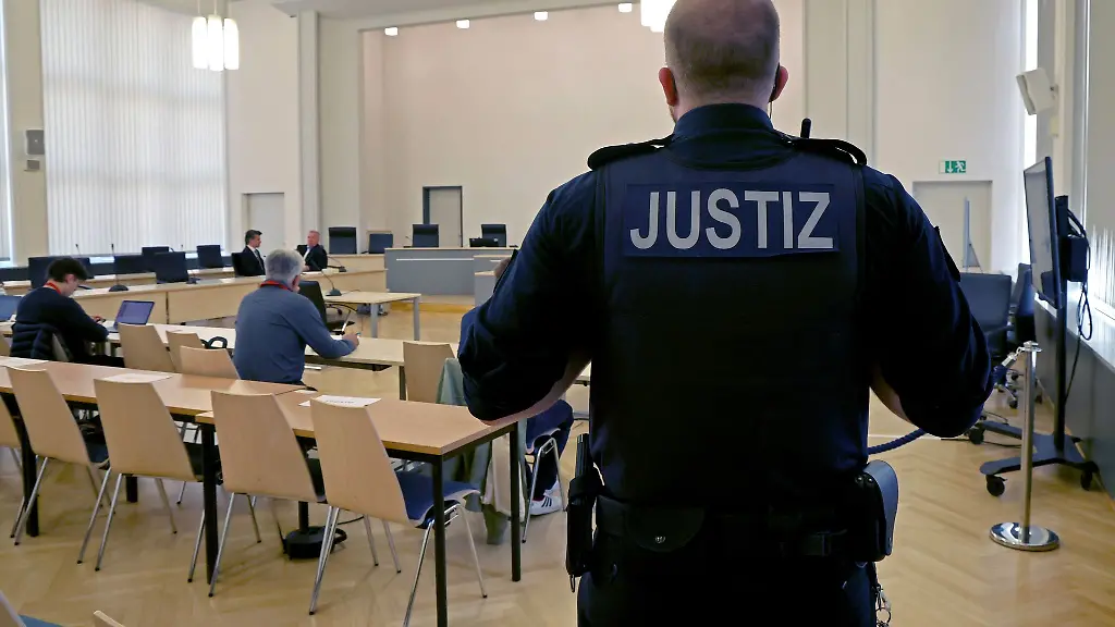 Ein-Paar-aus-dem-Landkreis-Rostock-soll-laut-Staatsanwaltschaft-versucht-haben-viel-Kokain-per-Segeljacht-nach-Europa-zu-bringen