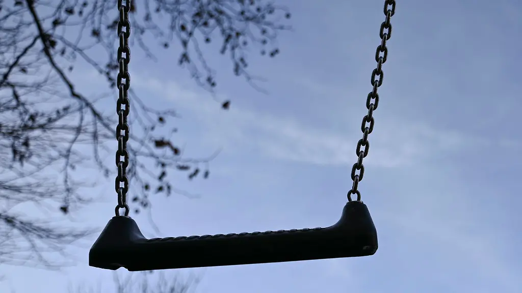 Auf-einem-Spielplatz-in-Berlin-soll-ein-59-Jahre-alter-Mann-eine-Elfjaehrige-rassistisch-beleidigt-haben
