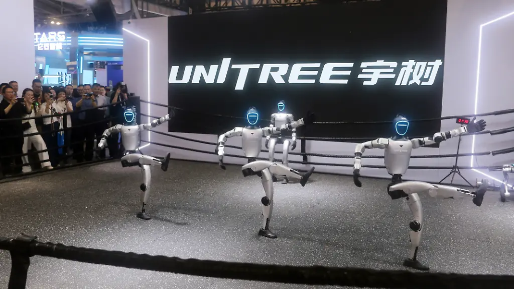The-Unitree-G1-human-robots-kung-fu-performance-showcased-at-the-2026-World-Artificial-Intelligence-Conference-in-Shanghai-China-on-July-20-2026