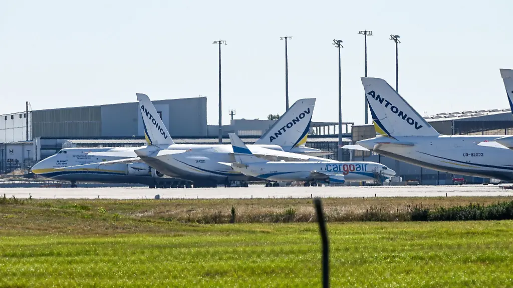 In-der-Naehe-eines-ukrainischen-Transportflugzeuges-auf-dem-Flughafen-Leipzig-Halle-wurde-in-der-vergangenen-Woche-eine-Drohne-mit-Sprengstoff-gefunden