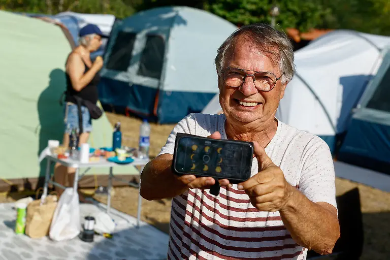 Maarten-Savelkoel-76-from-the-Netherlands-visits-a-campsite-to-see-the-total-solar-eclipse-in-Arija-Spain-August-12-2026