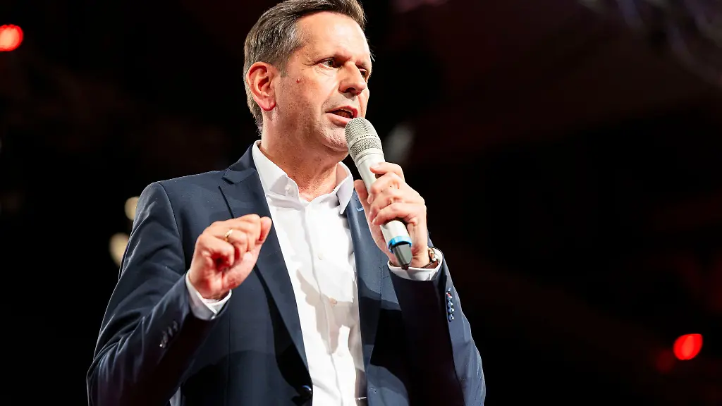 Ministerpraesident-Olaf-Lies-warnt-vor-undemokratischen-Kraeften
