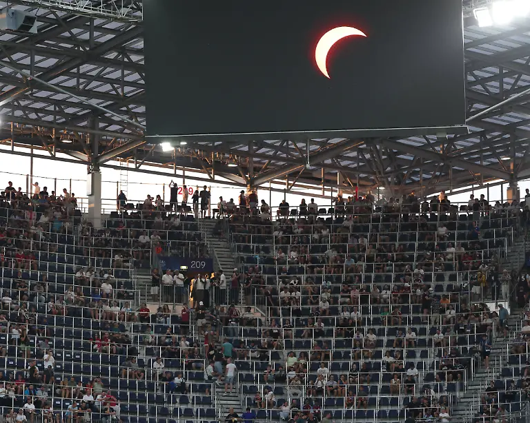 Paris-Saint-Germain-v-Aston-Villa-FC-UEFA-Super-Cup-2026-The-solar-eclipse-shows-on-the-screen-prior-to-the-2026-UEFA-Super-Cup-Final-match-between-Paris-Saint-Germain-and-Aston-Villa-FC-at-Stadion-Salzburg-on-August-12-2026-in-Salzburg-Austria