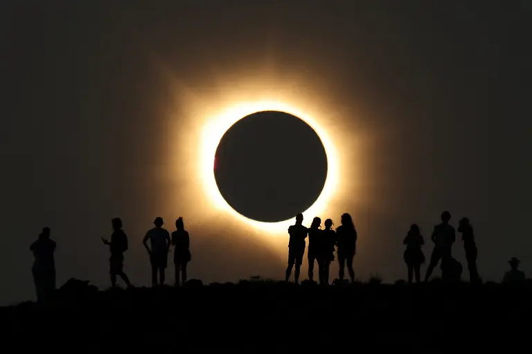 The-moon-completely-covers-the-sun-during-a-total-solar-eclipse-as-seen-from-the-Javalambre-Astrophysical-Observatory-in-Arcos-de-las-Salinas-near-Teruel-Spain-August-12-2026