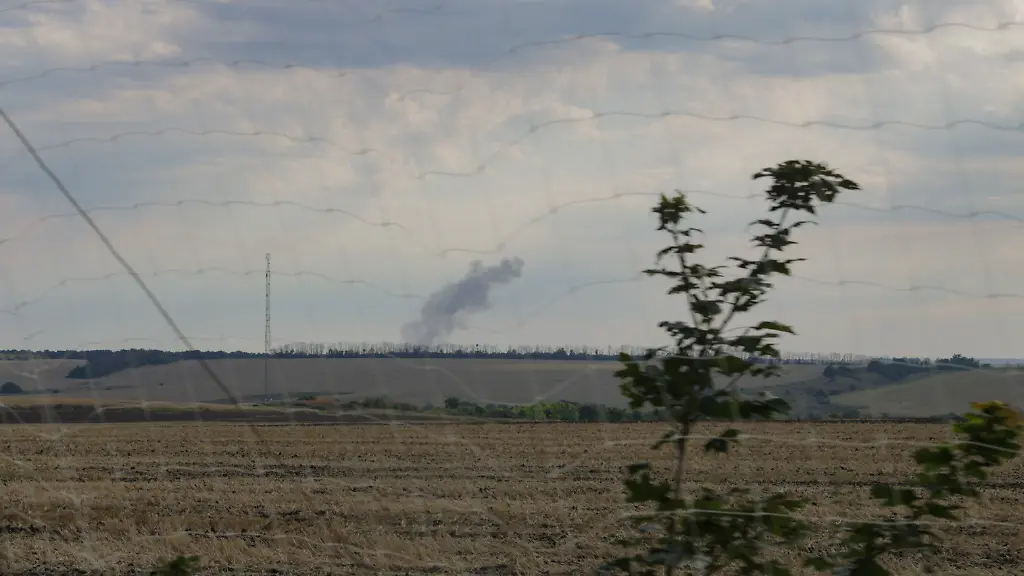 A-column-of-dark-smoke-rises-over-agricultural-fields-and-a-treeline-in-Kharkiv-Oblast-Ukraine-on-August-12-2026-Ukrainian-Red-Cross-and-White-Angels-National-Police-units-were-conducting-civilian-evacuations-of-low-mobility-residents-from-frontline-communities-in-the-region-under-constant-threat-of-FPV-drone-attacks-Photo-by-Yevhen-Titov-ABACAPRESS