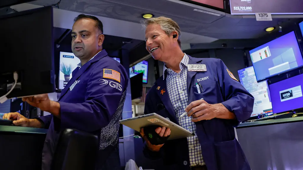 Traders-work-on-the-floor-of-the-New-York-Stock-Exchange-NYSE-in-New-York-City-U-S-August-7-2026