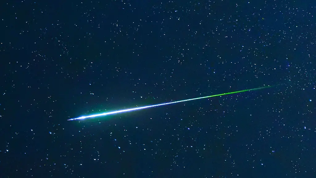 Zahlreiche-Sternschuppen-waren-in-der-Nacht-am-Himmel-zu-sehen