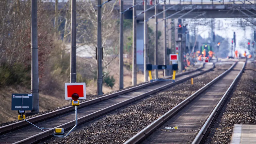 Bis-zum-Wochenende-kommt-es-auf-den-Bahnstrecken-in-Hamburg-und-Schleswig-Holstein-zu-einigen-Zugausfaellen-und-Fahrplanaenderungen