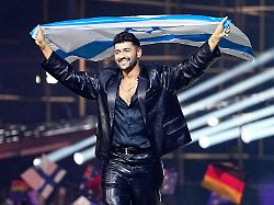 Noam Bettan From Israel Walks Onto The Stage Carrying His Countries Flag Ahead Of The Grand Final Of The 70th Eurovision Song Contest In Vienna Austria Saturday May 16 2026