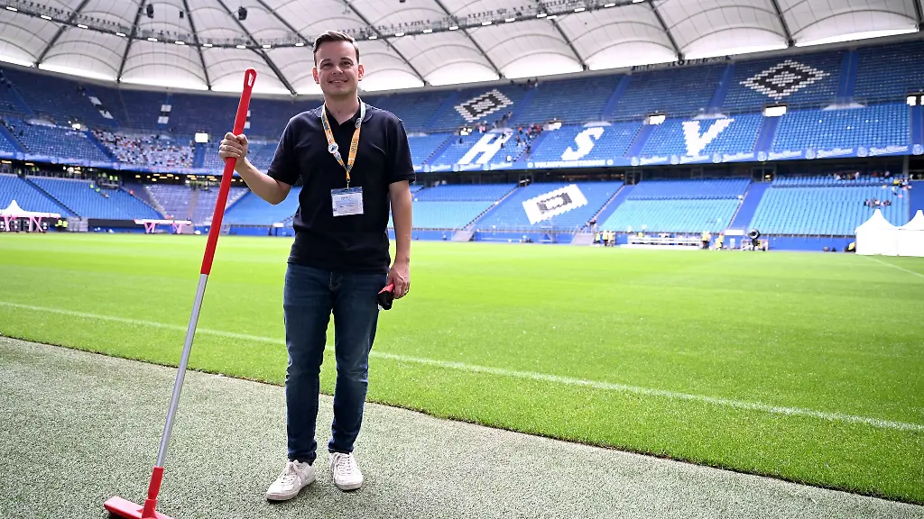 Zehntausende-Zeugen-Jehovas-wollen-sich-am-Wochenende-unter-dem-Motto-Ewiges-Glueck-im-Volksparkstadion-versammeln