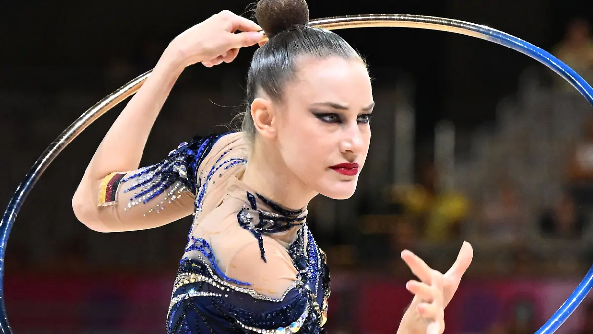12-08-2026-xhbx-Rhythmische-Sportgymnastik-Weltmeisterschaft-2026-v-l-Darja-Varfolomeev-Deutschland-Reifenuebung-DFL-DFB-REGULATIONS-PROHIBIT-ANY-USE-OF-PHOTOGRAPHS-as-IMAGE-SEQUENCES-and-or-QUASI-VIDEO-Frankfurt-am-Main-August-12-2026-xhbx-2026-Rhythmic-Gymnastics-World-Championships-from-left-Darja-Varfolomeev-Germany-hoop-routine-DFL-and-DFB-regulations-prohibit-any-use-of-photographs-as-image-sequences-and-or-quasi-video
