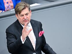 Nach Rechtsstreit mit Böhmermann: Bericht: Gericht erlässt Haftbefehl gegen Maximilian Krah