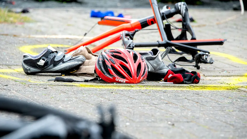 Der-Radfahrer-stuerzte-und-erlitt-schwere-Verletzungen-am-Kopf-und-Becken