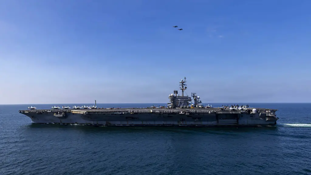 Nimitz-class-aircraft-carrier-USS-Abraham-Lincoln-CVN-72-sails-in-support-of-Operation-Epic-Fury-March-3-2026-U-S