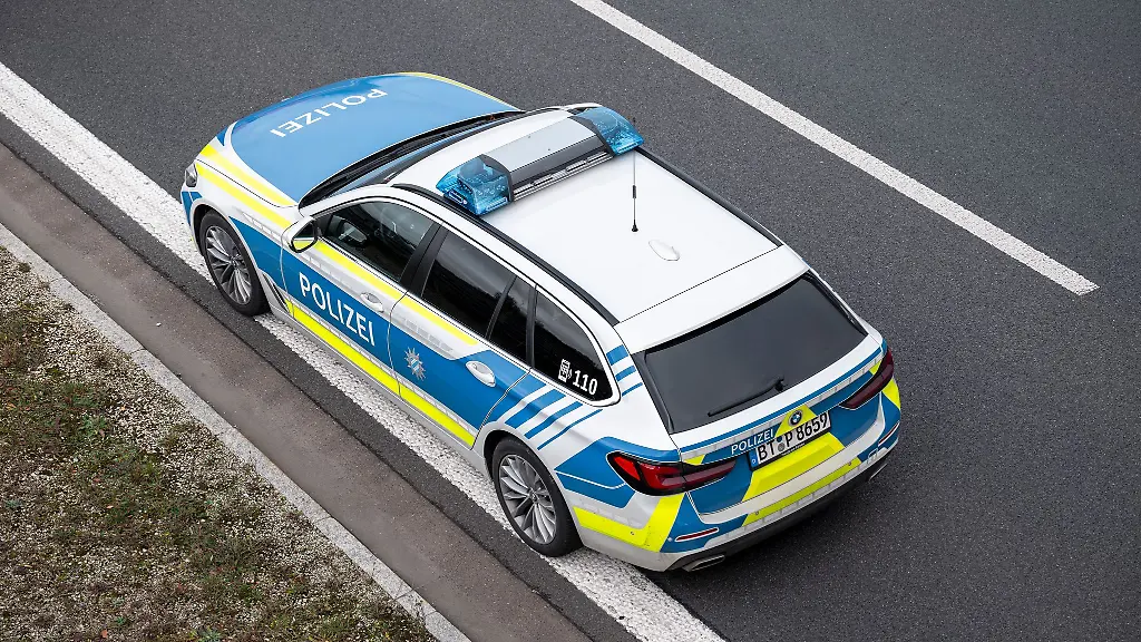 Der-Einsatz-auf-der-Autobahn-73-gestaltete-sich-fuer-die-Kraefte-von-Polizei-Rettungsdienst-und-Feuerwehr-besonders-schwierig