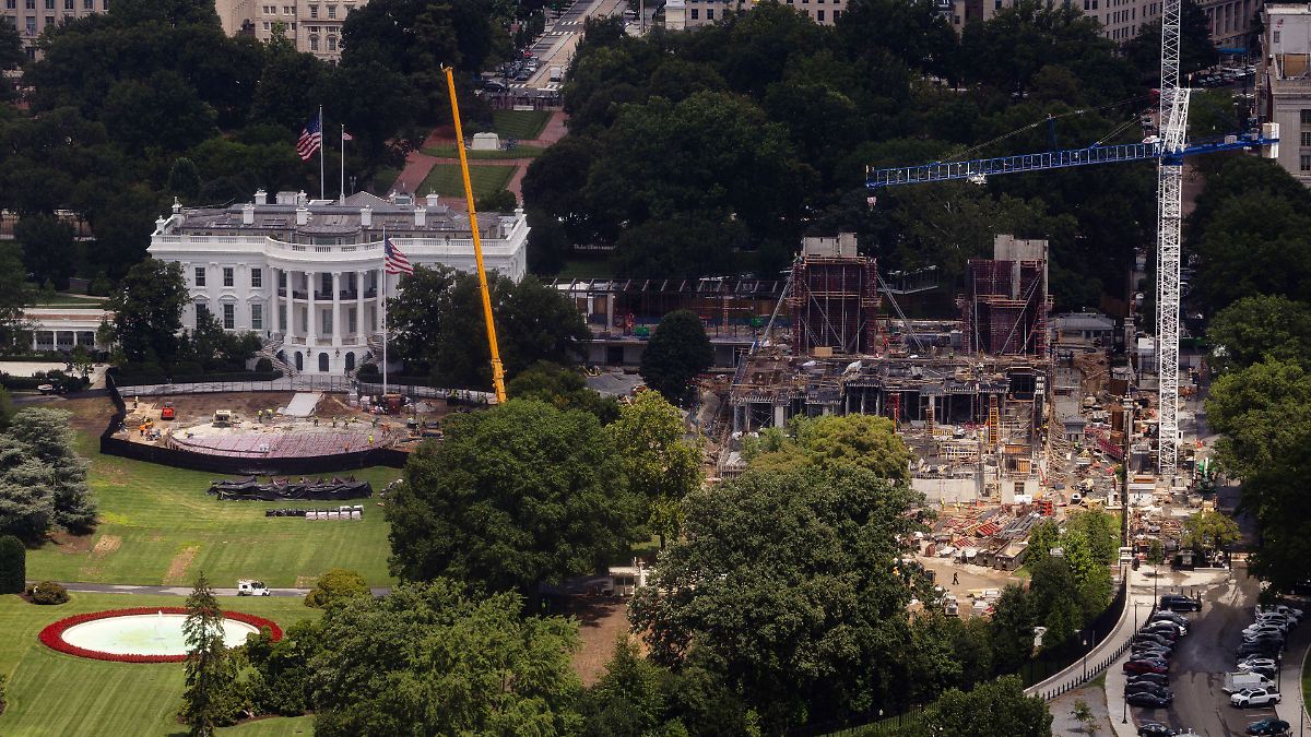 Report: Trump's Renovation Dreams Will Cost Nearly a Billion Dollars