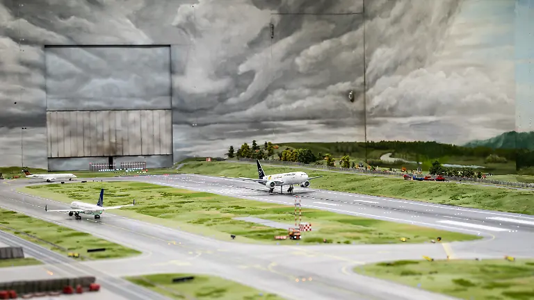 Aufnahme-des-Flughafens-im-Miniatur-Wunderland-in-Hamburg