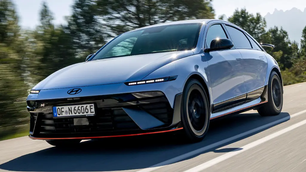 Der-Hyundai-Ioniq-6-N-weckt-beim-Fahrer-Emotionen-die-die-E-Mobilitaet-bislang-kaum-erzeugen-konnte