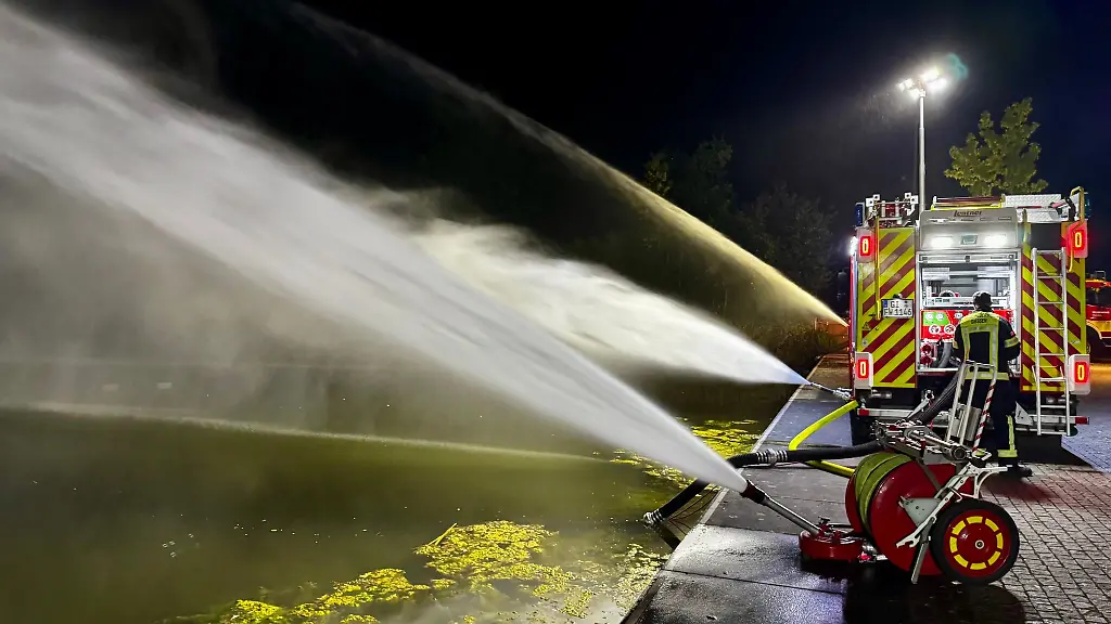 Mit-Pumpen-wurde-rund-ein-Fuenftel-des-Wassers-umgewaelzt
