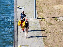Extremchallenge im Rhein: Nathalie Pohl kämpft mit Muskeln, Magen und Niedrigwasser