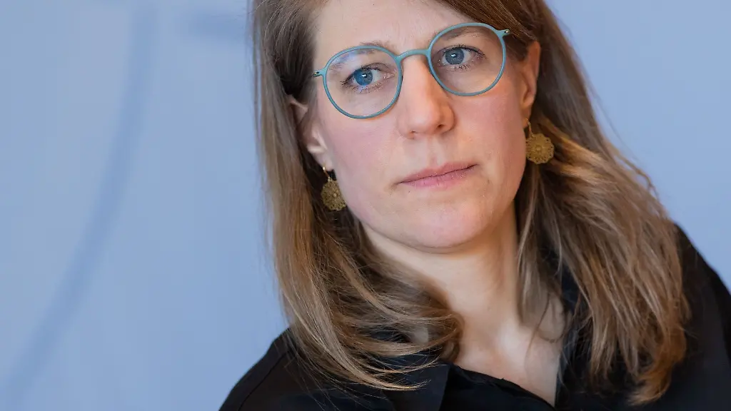 NRW-Fluechtlingsministerin-Verena-Schaeffer-Gruene-hat-zu-einem-umstrittenen-Vorgehen-der-Koelner-Auslaenderbehoerde-Stellung-genommen